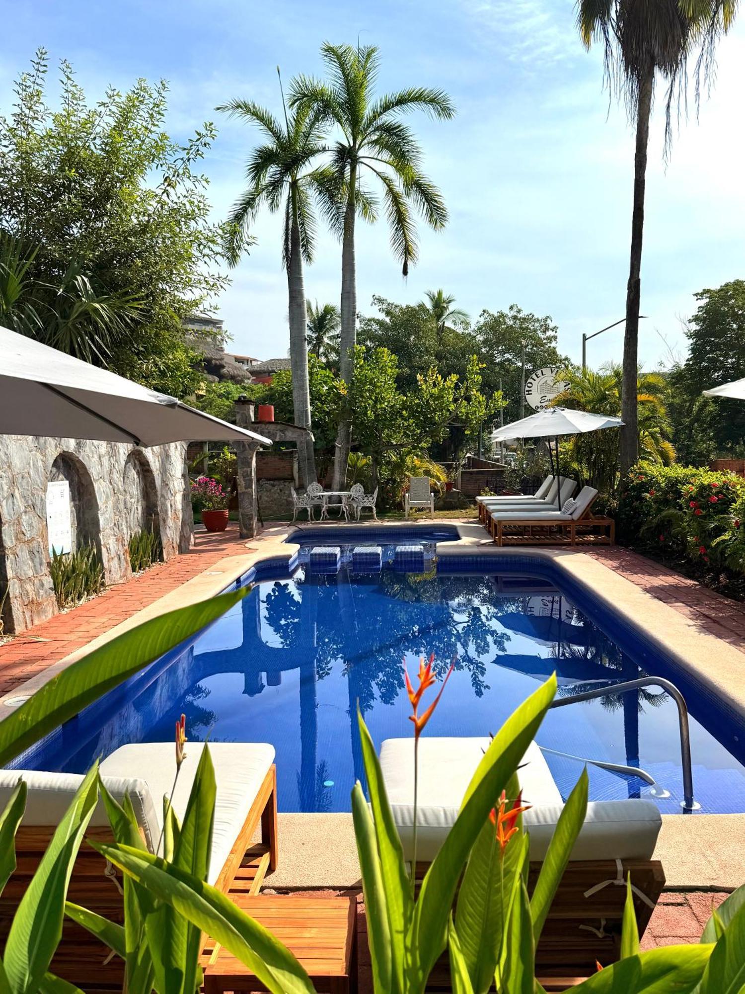 Hotel Villas Ema Zihuatanejo Exterior foto
